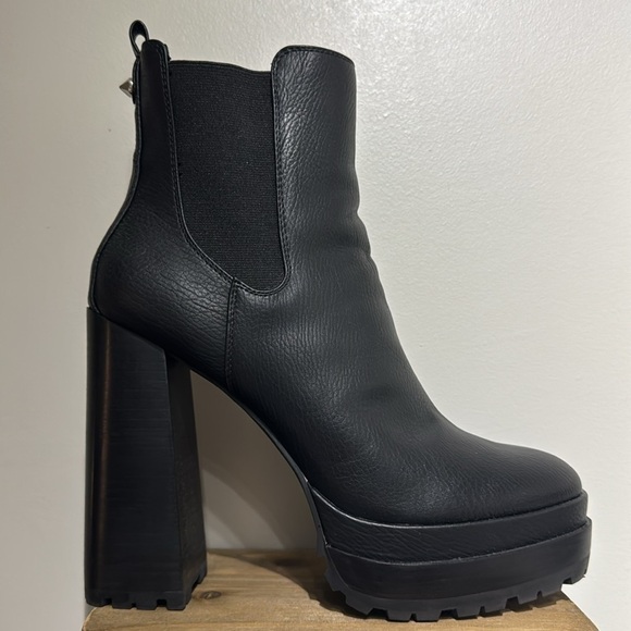 JLO Black Heeled Boots with Chunky High Heel and Platform Sole - Picture 2 of 9